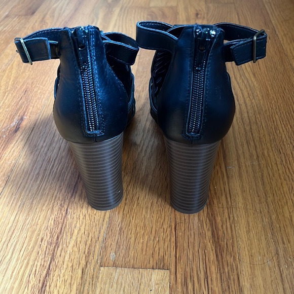 American Eagle Black Block Heel Strappy Sandals - Picture 8 of 8